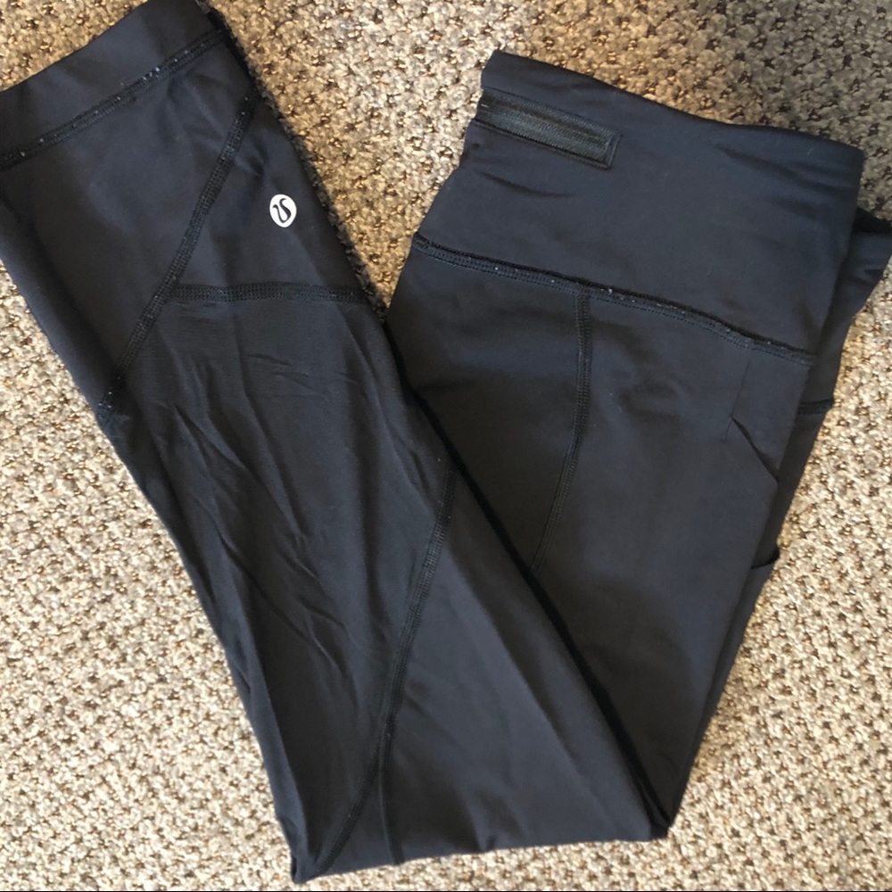❌SOLD❌ Lululemon black capri leggings 6 great